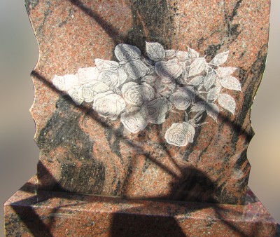gravirovka-na-obratnoj-storone-stely (49)