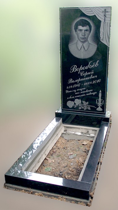 Прямоугольный памятник из гранита, мастерская «Стела», Арсеньев