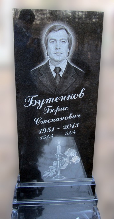 Прямоугольный памятник из гранита, мастерская «Стела», Арсеньев