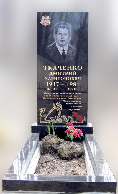 Памятники из гранита с цветником в мастерской "Стела", город Арсеньев