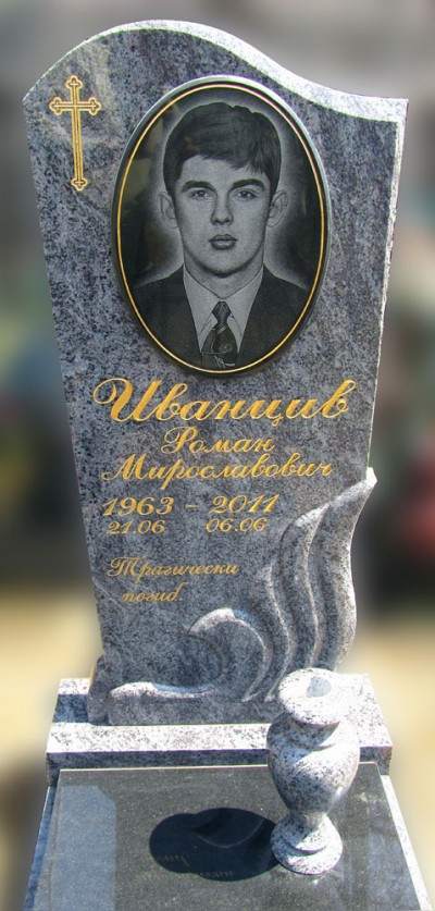 Сусальное золото на гранитных памятниках, мастерская "Стела", Арсеньев